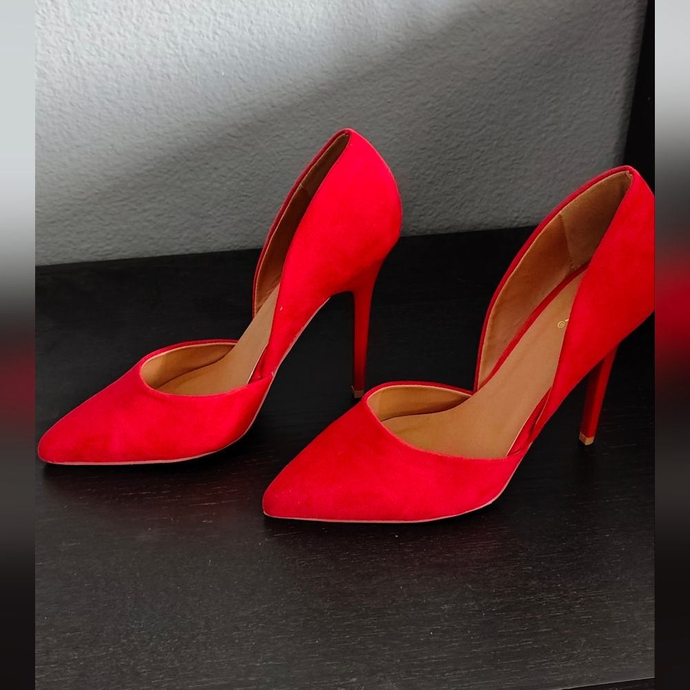 New Qupid red suede 4" heels Size 9